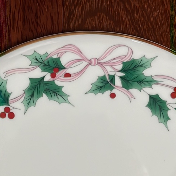 Mikasa Ribbon Holly Cheese & Cracker Board 10 1/2” Discontinued - Picture 2 of 8